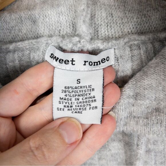 Sweet Romeo Womens Light Grey Ribbed Hooded Sweater Size Small NEW Casual Lounge - Picture 5 of 8